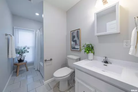 Bath - 309 N Main St, Payson, IL 62360 photo 3 of 3