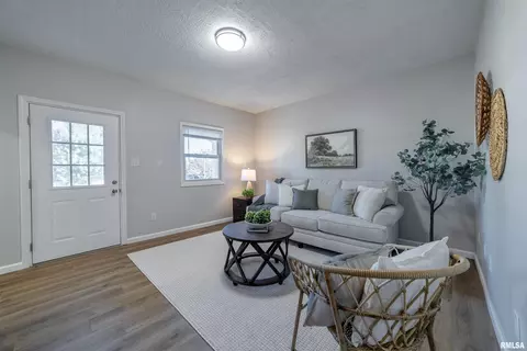 Living - 309 N Main St, Payson, IL 62360 photo 1 of 2