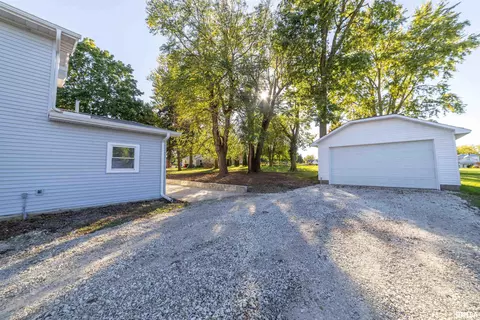 Exterior - 309 N Main St, Payson, IL 62360 photo 6 of 10