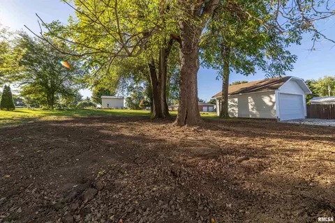 Exterior - 309 N Main St, Payson, IL 62360 photo 9 of 10