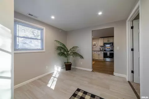 Entry Way - 309 N Main St, Payson, IL 62360 photo 1 of 2