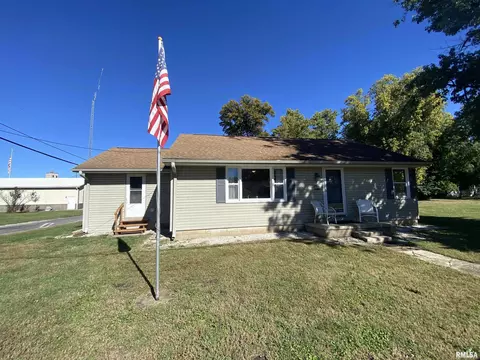 Exterior - 108 E Piper St, Bluffs, IL 62621 photo 2 of 5