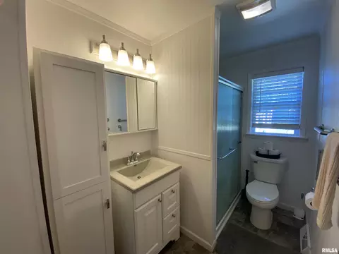 Bath - 108 E Piper St, Bluffs, IL 62621 photo 1 of 1