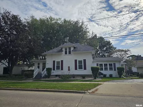 52 W Dayton St, Galesburg, IL 61401