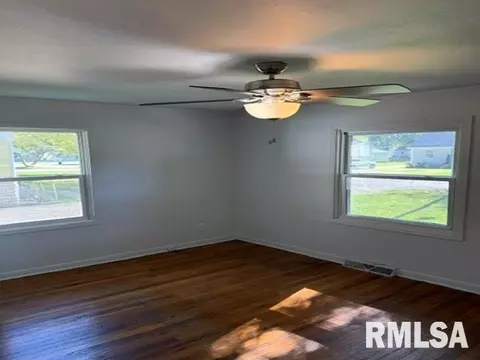 1957 Lee St, Springfield, IL 62703 photo 5