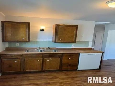 1957 Lee St, Springfield, IL 62703 photo 3