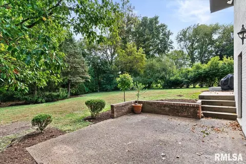 Exterior - 2312 Sylvan Rd, Springfield, IL 62704 photo 6 of 11