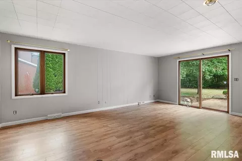 Living - 2312 Sylvan Rd, Springfield, IL 62704 photo 1 of 1