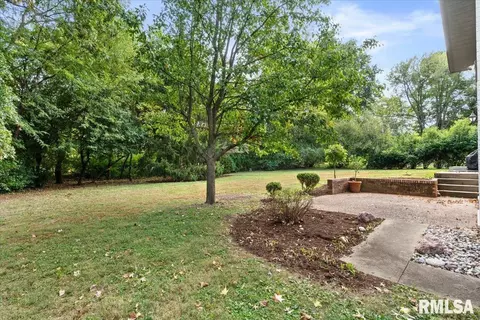 Exterior - 2312 Sylvan Rd, Springfield, IL 62704 photo 5 of 11