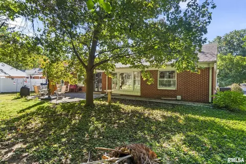 Exterior - 2009 Greenbriar Rd, Springfield, IL 62704 photo 3 of 3