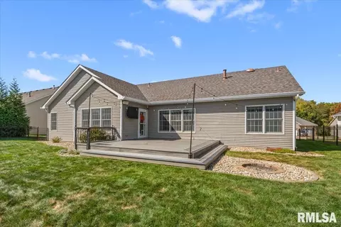 Exterior - 4360 Creek Dr, Springfield, IL 62711 photo 3 of 4