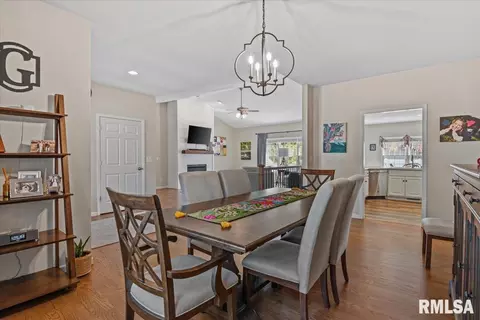 Dining - 4360 Creek Dr, Springfield, IL 62711 photo 2 of 5