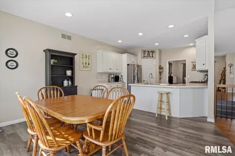 Dining - 4360 Creek Dr, Springfield, IL 62711 photo 4 of 5