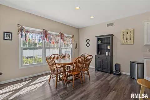 Dining - 4360 Creek Dr, Springfield, IL 62711 photo 3 of 5