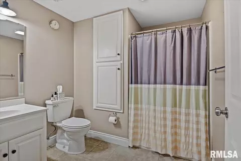 Bath - 4360 Creek Dr, Springfield, IL 62711 photo 3 of 3