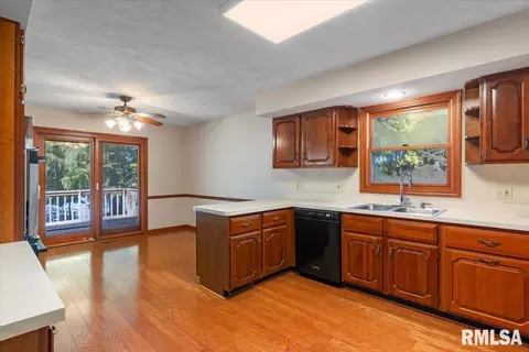 Kitchen - 41 Fairview Ln, Springfield, IL 62711 photo 3 of 4