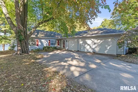 Exterior - 41 Fairview Ln, Springfield, IL 62711 photo 2 of 13