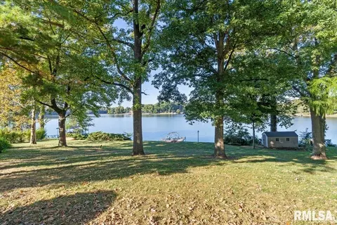 Exterior - 41 Fairview Ln, Springfield, IL 62711 photo 10 of 13