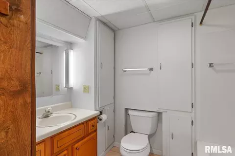 Bath - 41 Fairview Ln, Springfield, IL 62711 photo 4 of 4