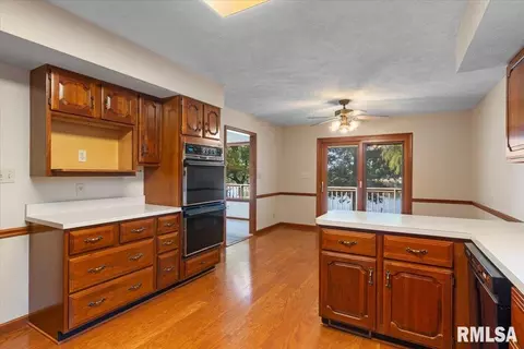 Kitchen - 41 Fairview Ln, Springfield, IL 62711 photo 4 of 4