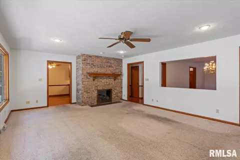 Living - 41 Fairview Ln, Springfield, IL 62711 photo 5 of 5