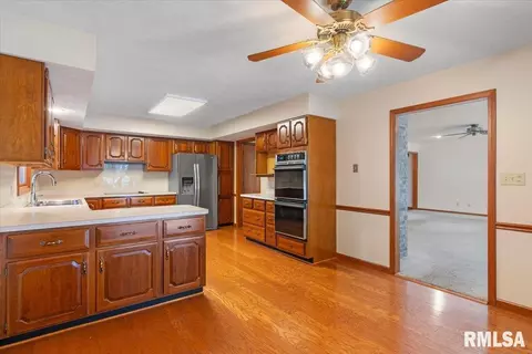 Kitchen - 41 Fairview Ln, Springfield, IL 62711 photo 1 of 4