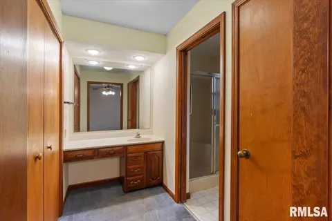 Entry Way - 41 Fairview Ln, Springfield, IL 62711 photo 2 of 3