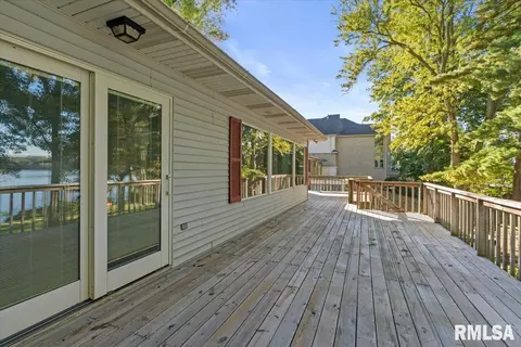 Exterior - 41 Fairview Ln, Springfield, IL 62711 photo 8 of 13