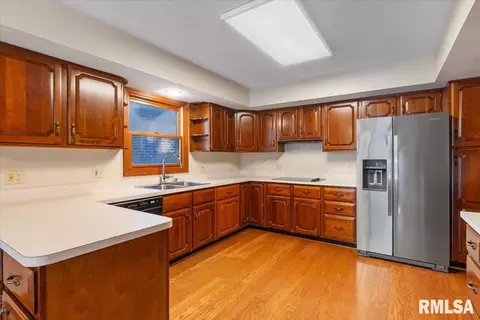 Kitchen - 41 Fairview Ln, Springfield, IL 62711 photo 2 of 4