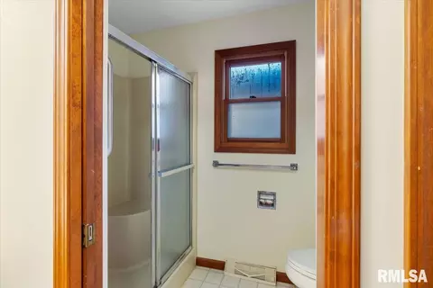 Bath - 41 Fairview Ln, Springfield, IL 62711 photo 1 of 4