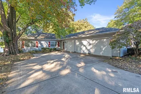 Exterior - 41 Fairview Ln, Springfield, IL 62711 photo 3 of 13