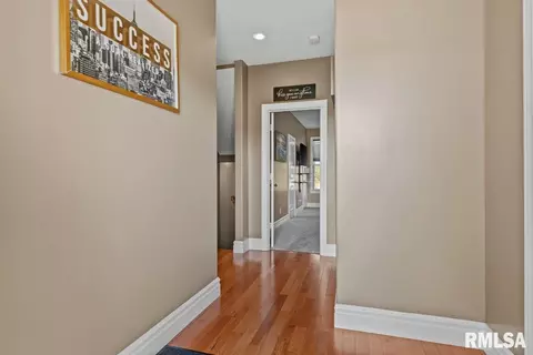 Entry Way - 475 Elle Ct, Springfield, IL 62711 photo 4 of 6