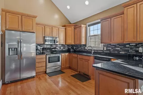 Kitchen - 475 Elle Ct, Springfield, IL 62711 photo 2 of 2