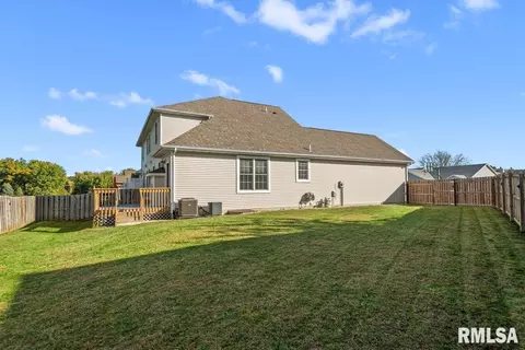 Exterior - 475 Elle Ct, Springfield, IL 62711 photo 4 of 6