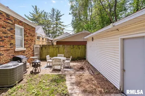 Exterior - 2557 S 6th St, Springfield, IL 62703 photo 4 of 4