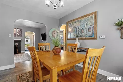 Dining - 2557 S 6th St, Springfield, IL 62703 photo 1 of 2