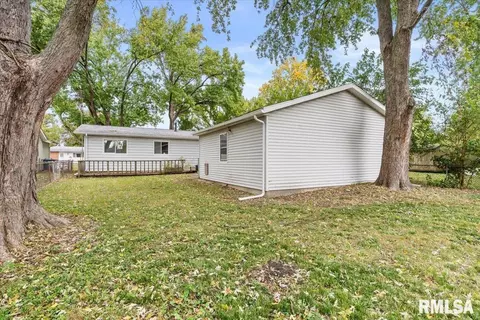 Exterior - 2600 Selkirk Rd, Springfield, IL 62702 photo 5 of 6