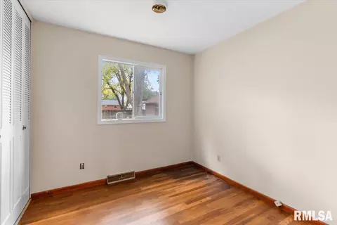 Bedroom - 2600 Selkirk Rd, Springfield, IL 62702 photo 4 of 8