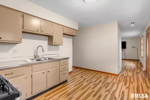 Entry Way - 2600 Selkirk Rd, Springfield, IL 62702 photo 2 of 2
