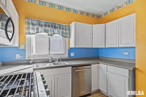 Kitchen - 1804 Lowell Ave, Springfield, IL 62704 photo 2 of 2