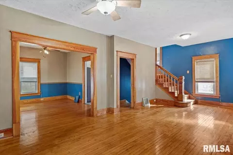 Living - 1804 Lowell Ave, Springfield, IL 62704 photo 3 of 4