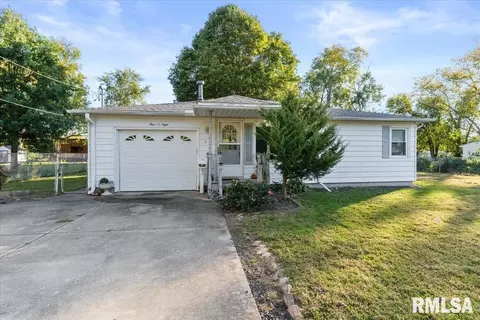 408 S Grand Ave, Chatham, IL 62629