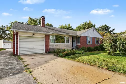 2212 Locust St, Quincy, IL 62301