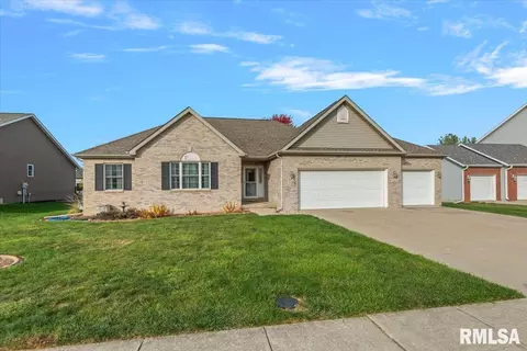 319 Huntington Dr, Chatham, IL 62629