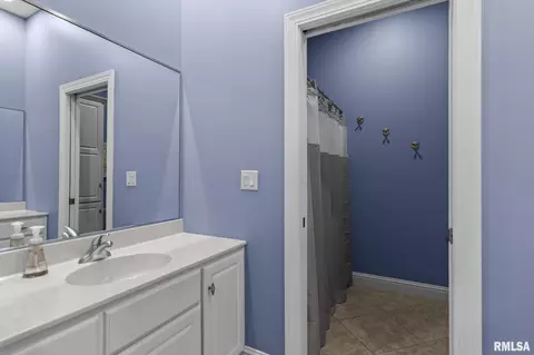 Bath - 5408 Reserve Blvd, Springfield, IL 62711 photo 5 of 7