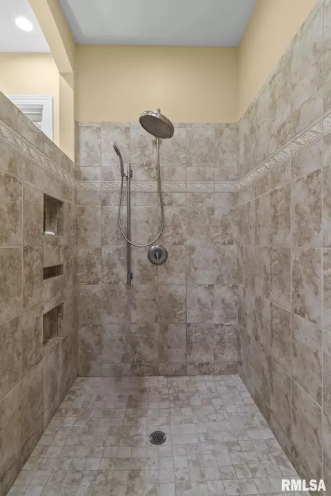 Bath - 5408 Reserve Blvd, Springfield, IL 62711 photo 3 of 7