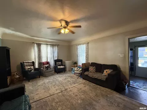 Living - 419 N Johnson St, Macomb, IL 61455 photo 3 of 3