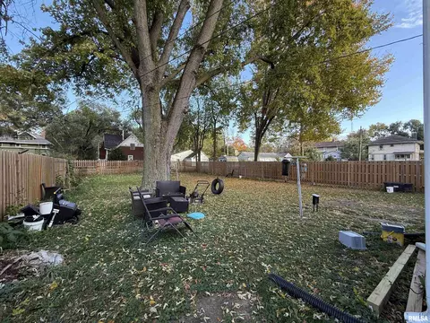 Exterior - 419 N Johnson St, Macomb, IL 61455 photo 7 of 9