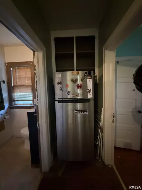 Entry Way - 419 N Johnson St, Macomb, IL 61455 photo 1 of 2