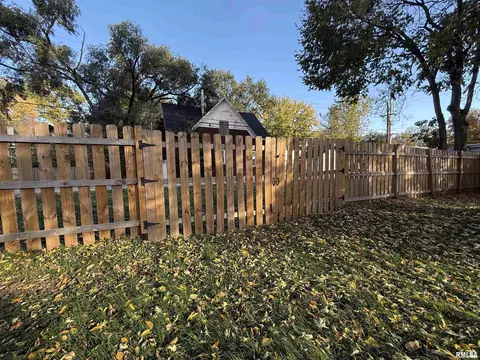 Exterior - 419 N Johnson St, Macomb, IL 61455 photo 8 of 9